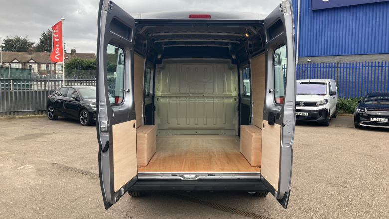 Vauxhall Movano 3500 L2 Diesel Fwd 2.2 Turbo D 140ps H2 Van Prime